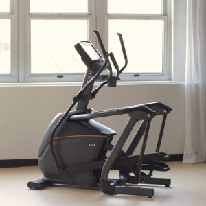 MATRIX E30 ΕΛΛΕΙΠΤΙΚΟ ΜΗΧΑΝΗΜΑ ΜΕ ΚΟΝΣΟΛΑ XIR Cardio